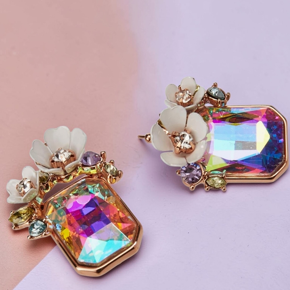 NEW Betsey Johnson White Flower Cluster Iridescent Stone Drop Earrings NWT